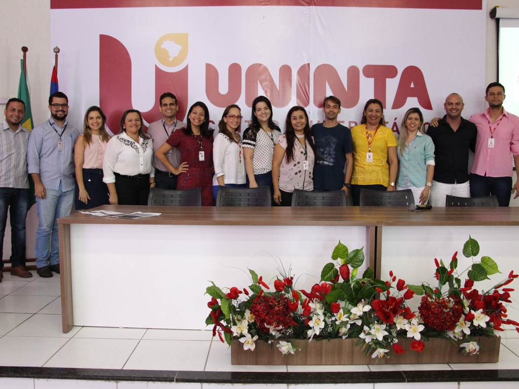 Veteranos e calouros na Aula Inaugural do curso de Fisioterapia