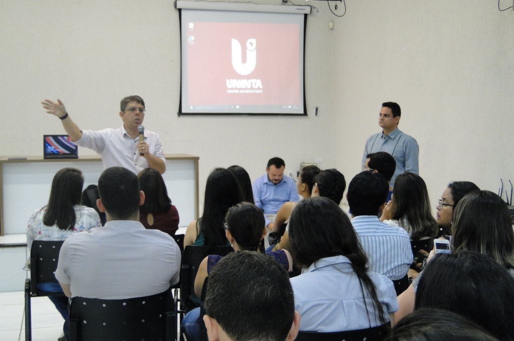 O Curso de Farmácia do UNINTA realizou solenidade de juramento dos egressos