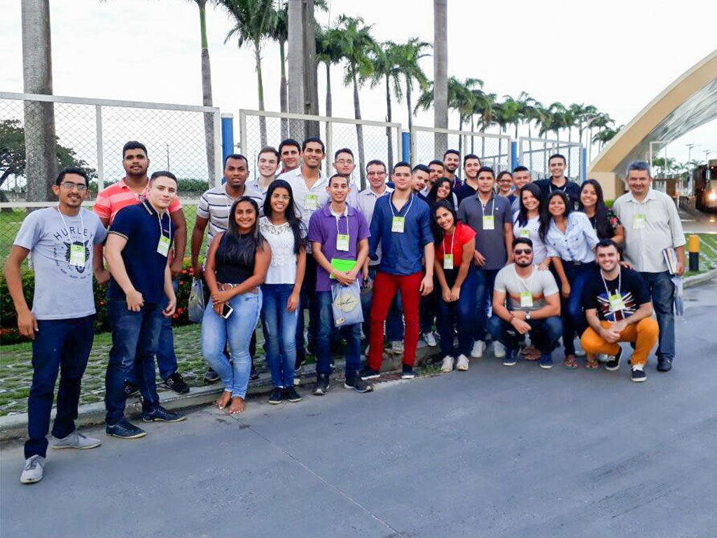 Estudantes de Engenharia de Produção UNINTA visitaram a empresa M. Dias Branco