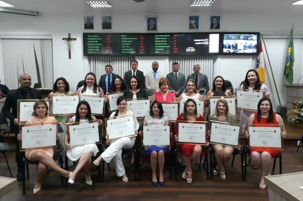 Professora e Egressos do curso de Serviço Social do UNINTA receberam homenagens na Câmara de Vereadores de Sobral