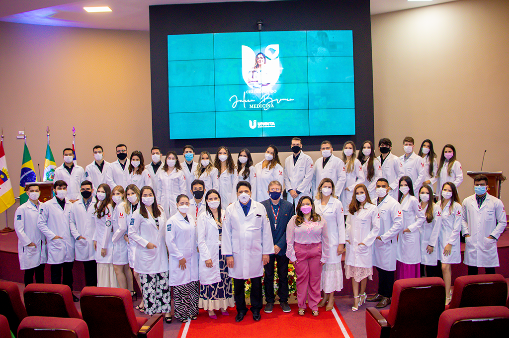 Medicina UNINTA promove cerimônia do Jaleco Branco
