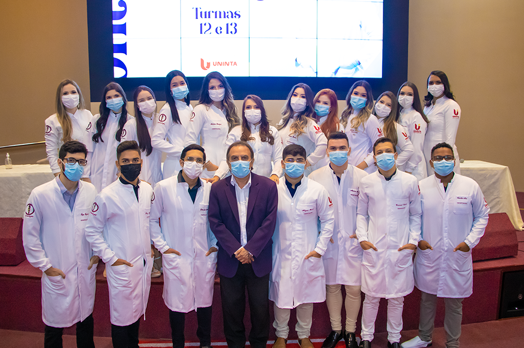 Odontologia do UNINTA reúne acadêmicos das turmas 12 e 13 em Cerimônia do Jaleco