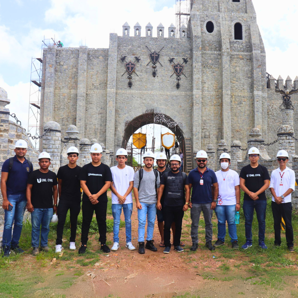 Acadêmicos de Engenharia Civil exploram arquitetura histórica em visita à Cidade Encantada