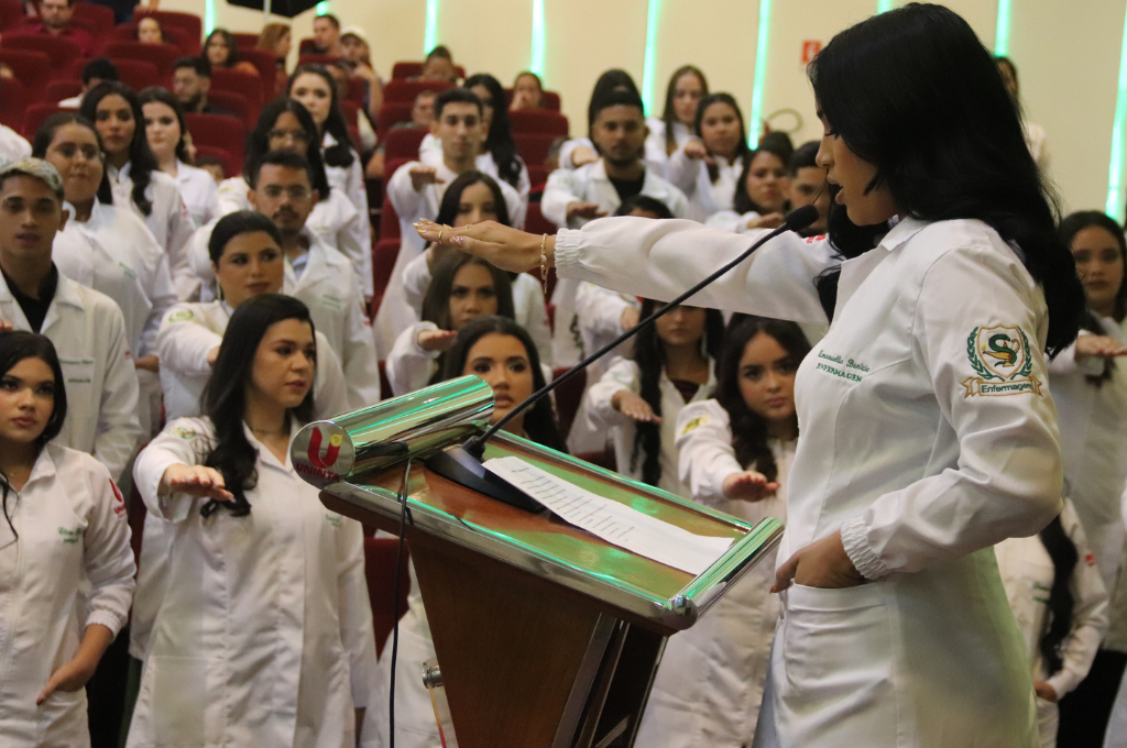 Curso de Enfermagem UNINTA celebra Cerimônia do Jaleco das Turmas 81, 82 e 83