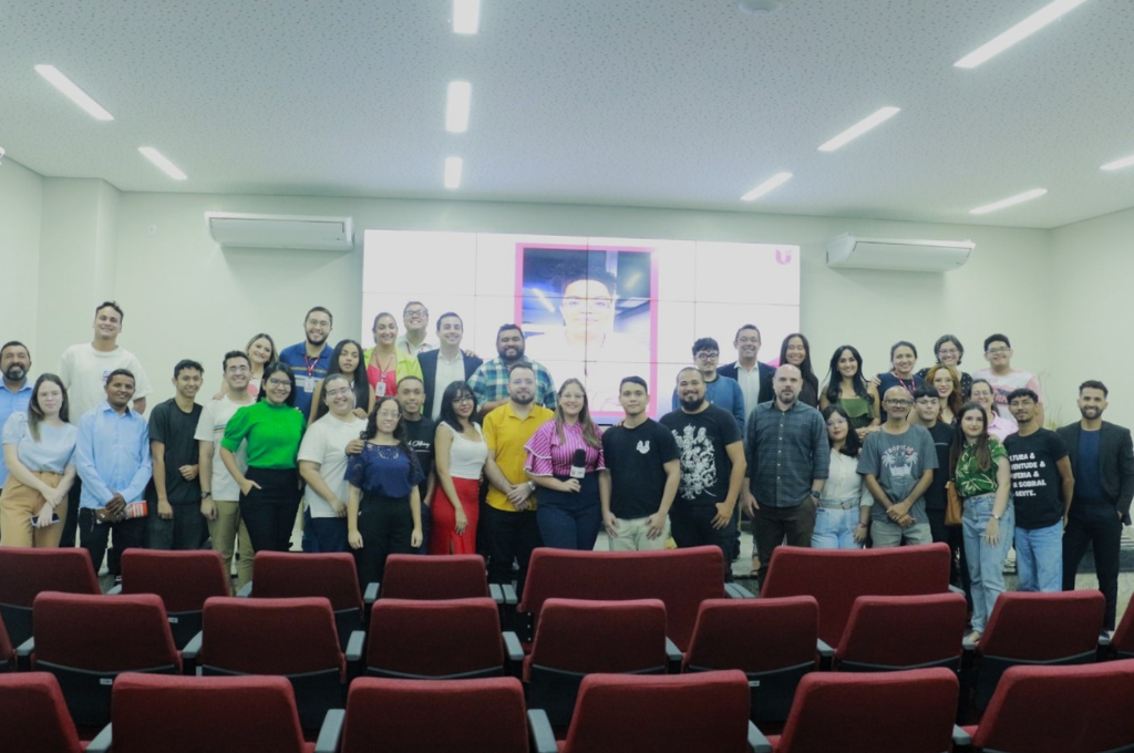 Aula Magna do curso de Jornalismo do UNINTA recebe Basília Rodrigues, âncora da CNN Brasil, e o egresso José Albuquerque