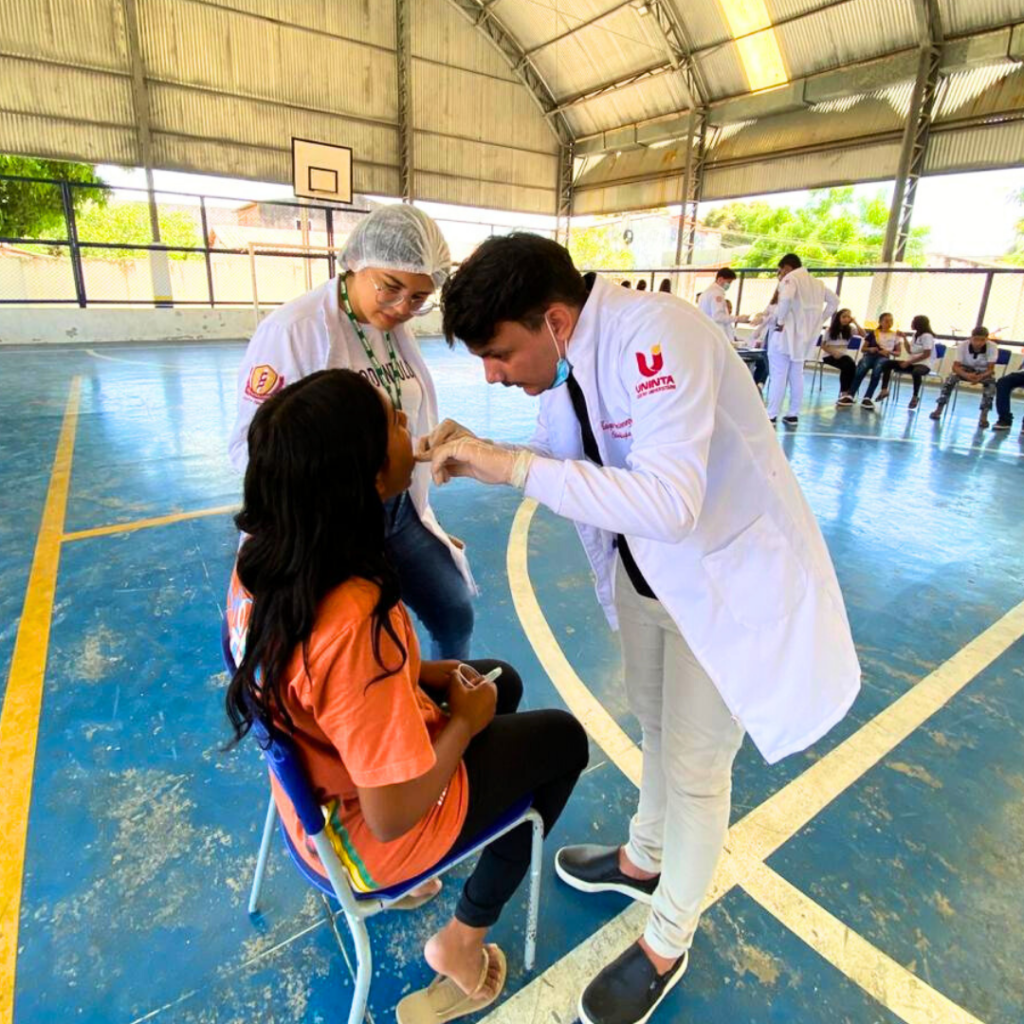 Acadêmicos de Odontologia realizam levantamento epidemiológico em Saúde Bucal em escola de Itapipoca